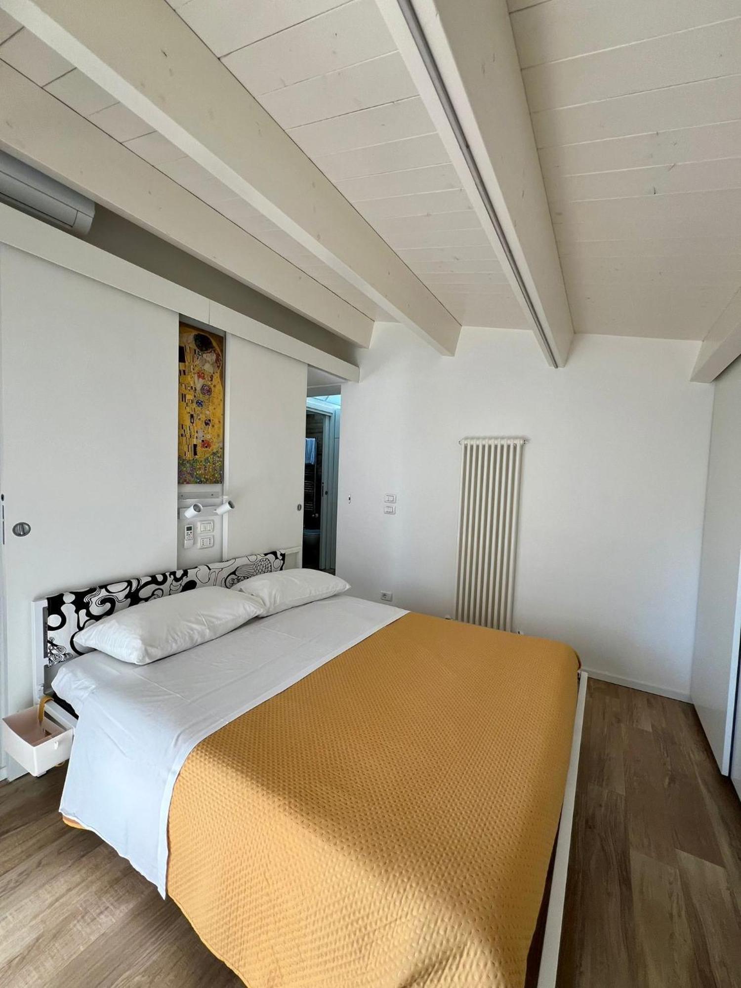 Appartement Casa Klimt Vicinissima Al Mare Parcheggio Privato Gratuito Se Disponibile à Pescara Extérieur photo